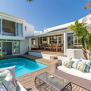 White Waves House , Bloubergstrand South Africa